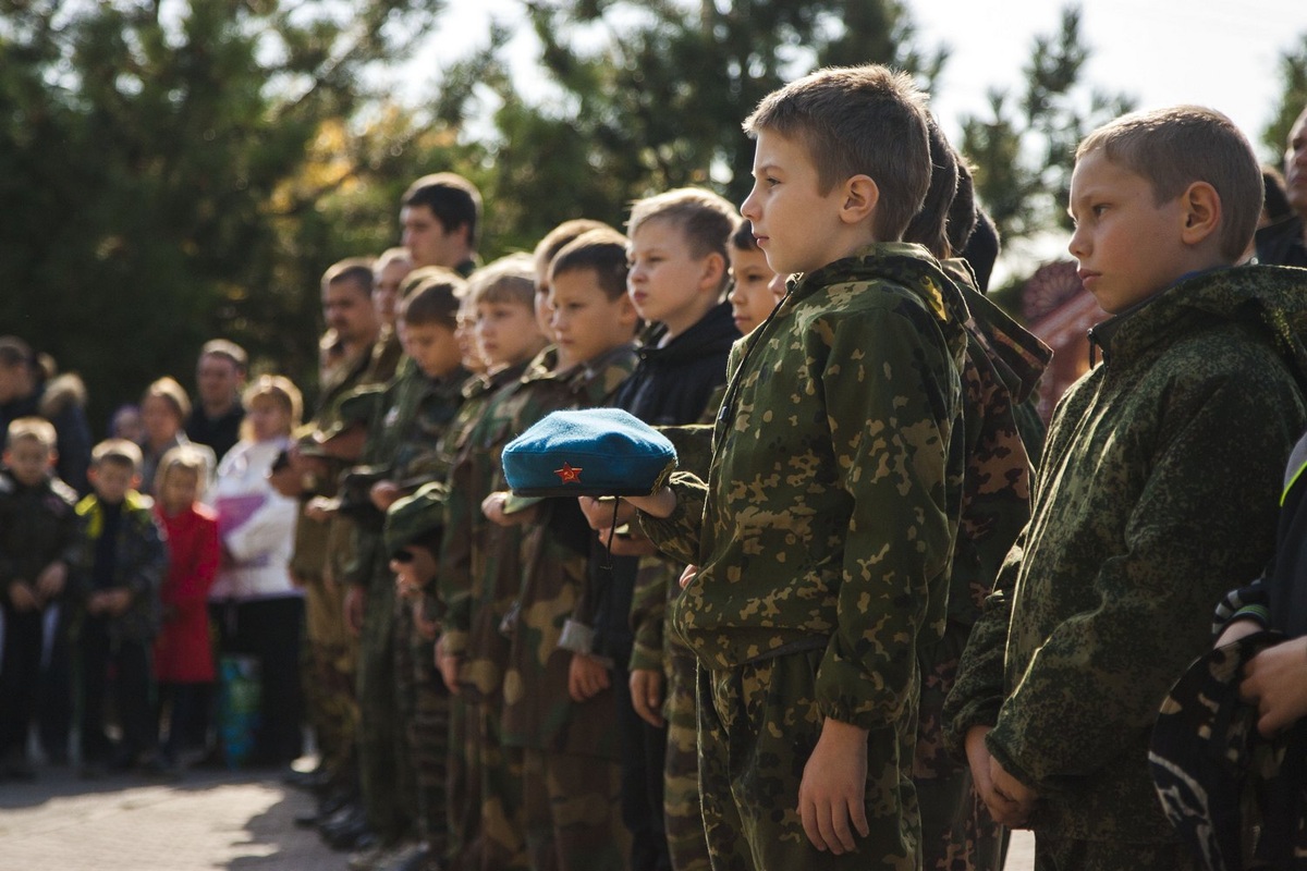 Чиновники хотят вернуть в школьную программу военную подготовку