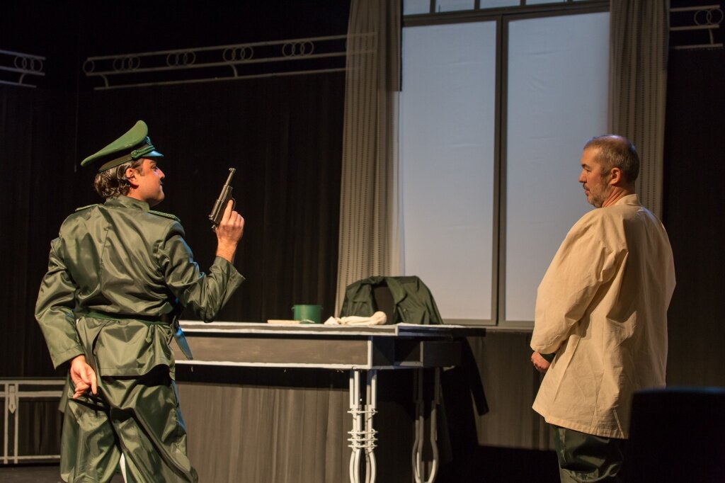 Кадры из спектакля. Фото Романа Шумнова