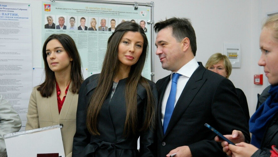 Екатерина Воробьёва (слева) с папой. Фото: general-ivanoff.livejournal.com