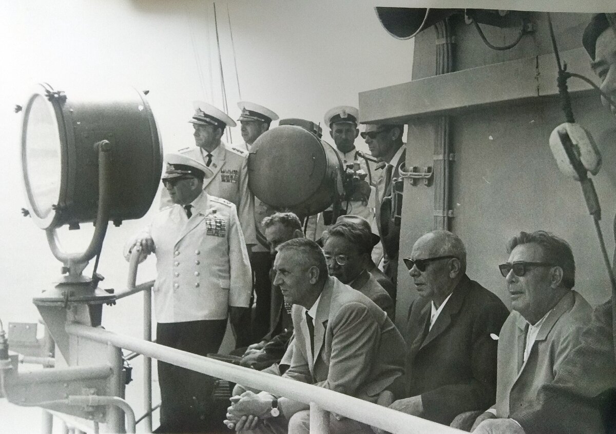 Фото из личной коллекции историк, писателя, профессора, академика Черёмина Александровича. На фото руководители стран Варшавского договора. 