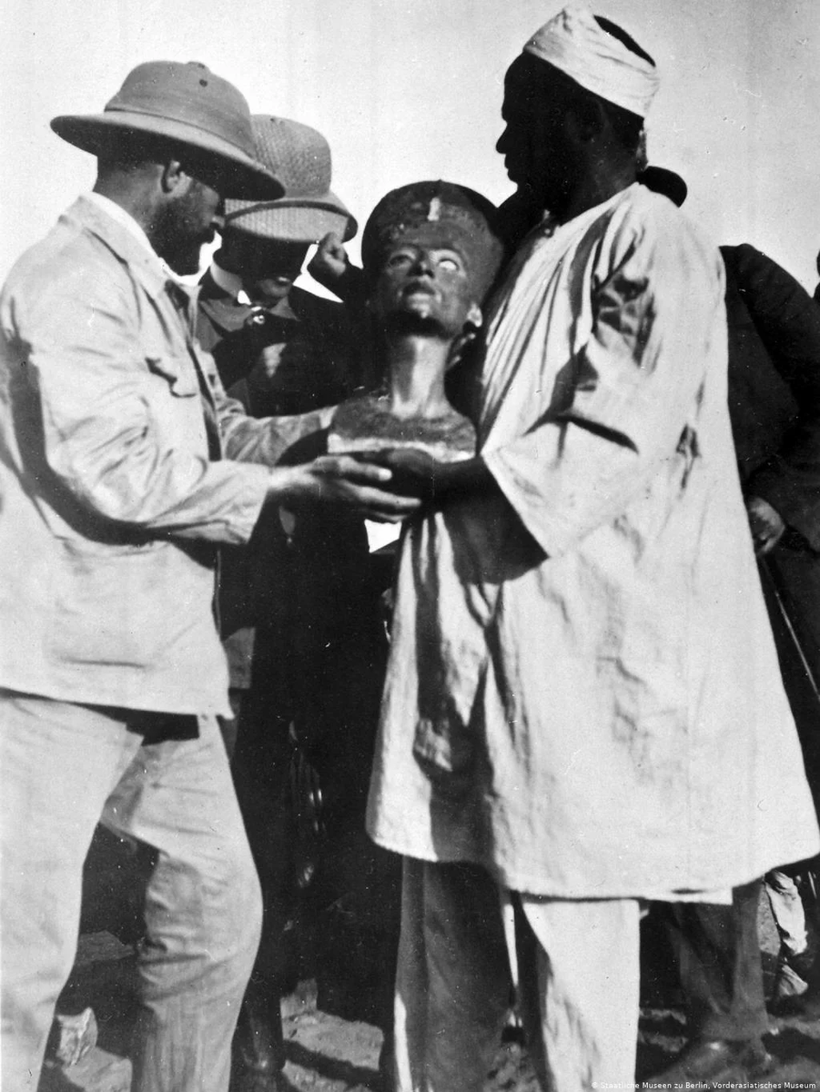 Людвиг Борхардт на раскопках в Эль-Амарне, 1912. Фото из свободных Интернет-источников.