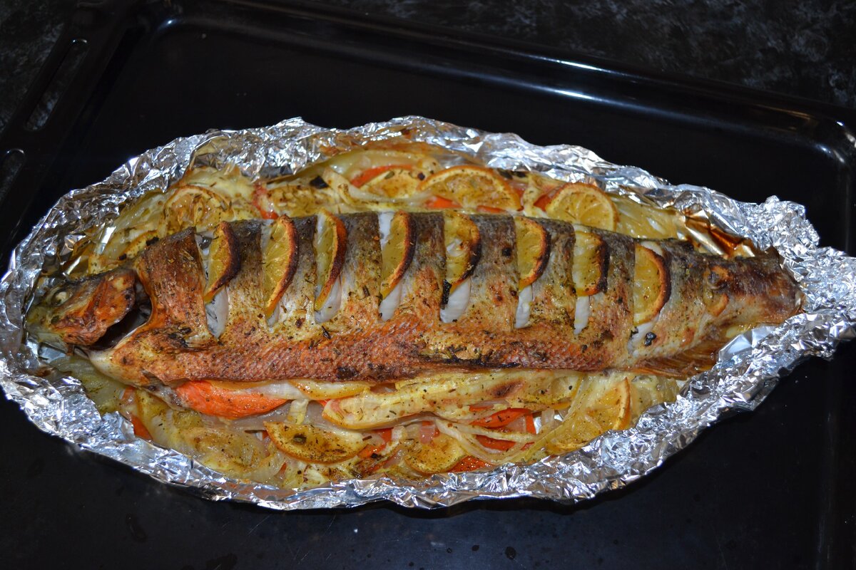 Приготовила в духовке вкусно рыбу Чир (Щокур). Съели все, до последнего кусочка.