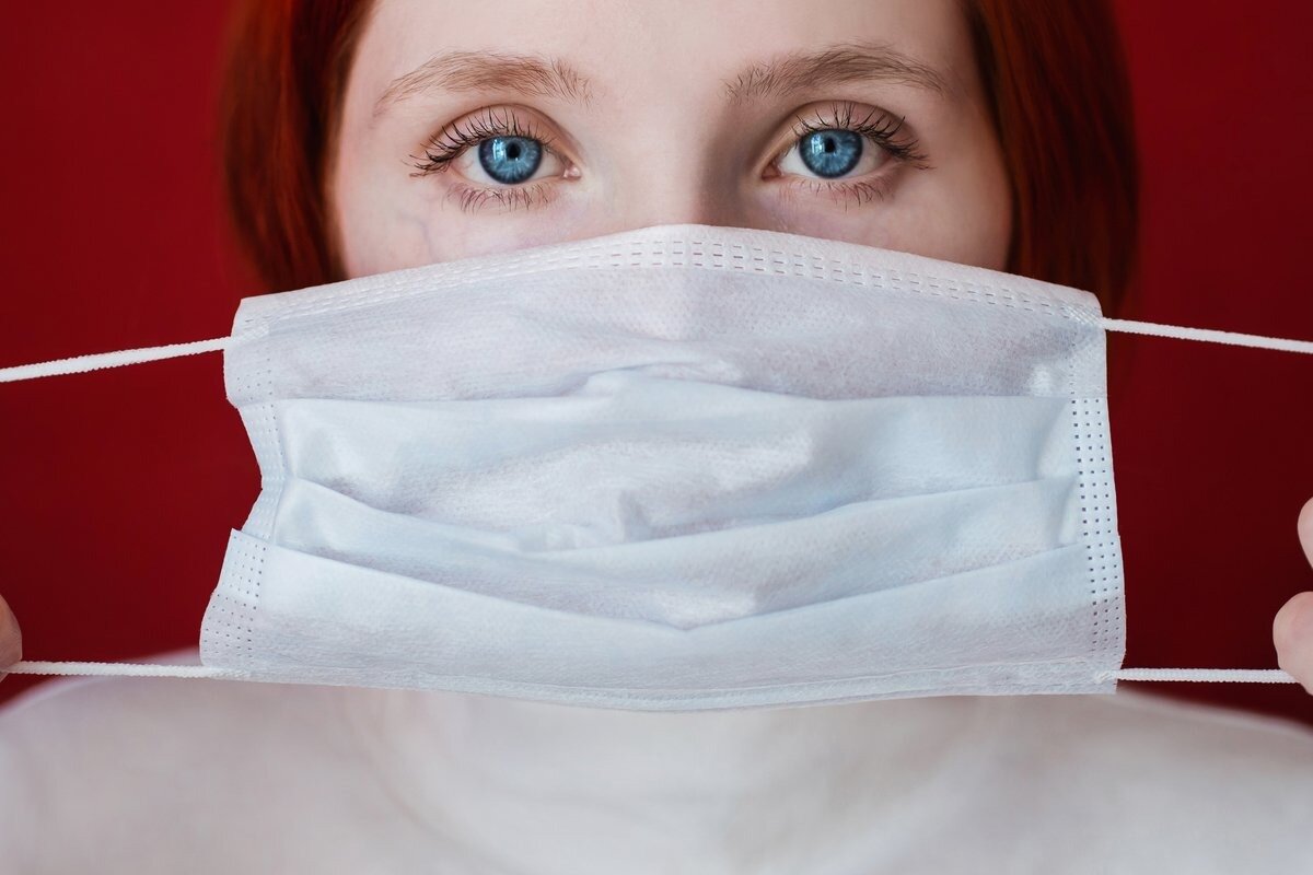 твои глаза, когда ты знаешь, что эта маска последняя 