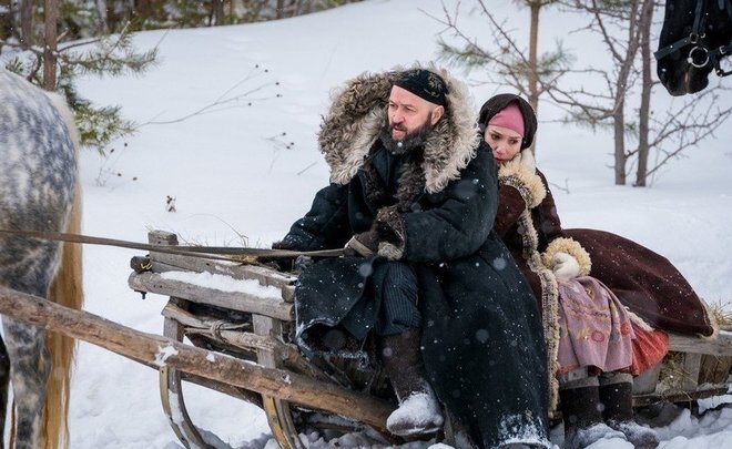 Зулейха с мужем едут прятать зерно, чтобы его не изъяли в колхоз