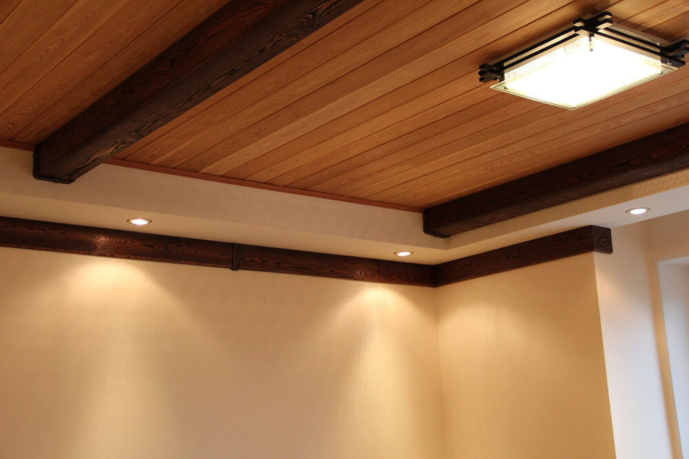 Монтаж ламината на потолок и стены
