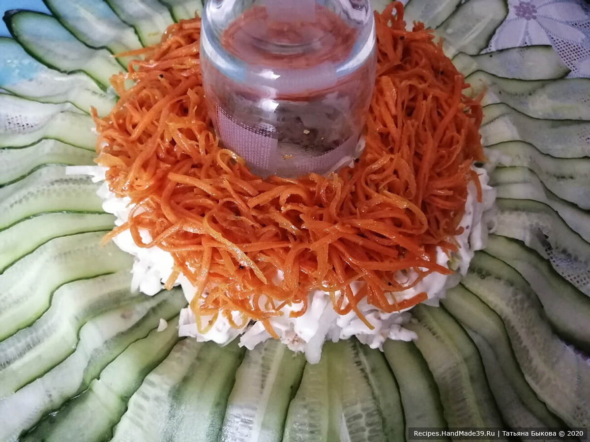 Салат с корейской морковкой и огурцом