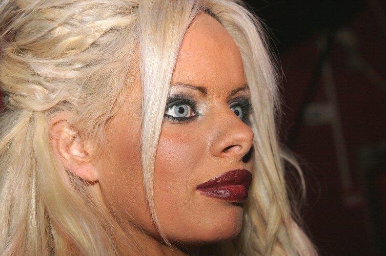 Больше фото Орит Фокс. Листайте карточки