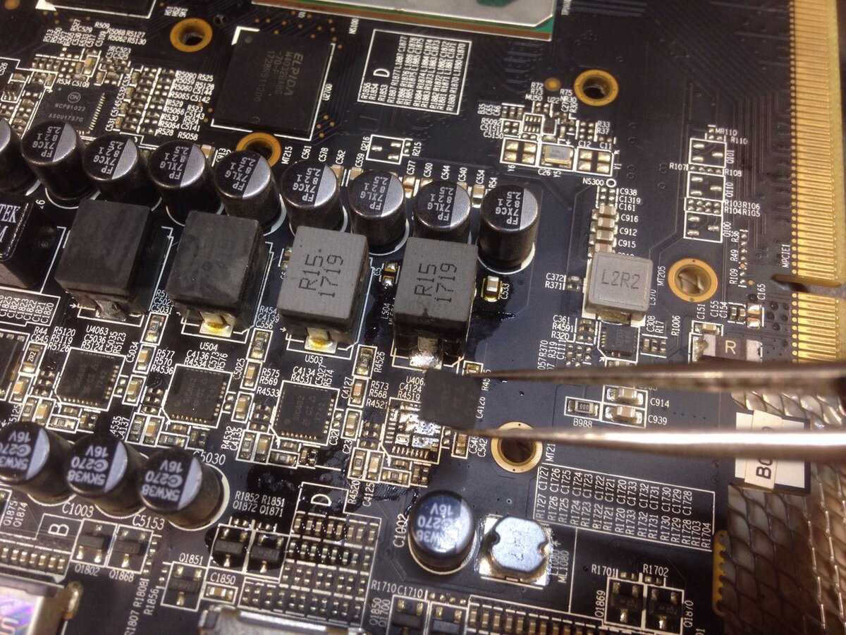 Видеокарта после майнинга стоит. Видеокарта RX 570 Mining. Видеокарта после майнинга. Чип видеокарты после майнинга. DRMOS видеокарты