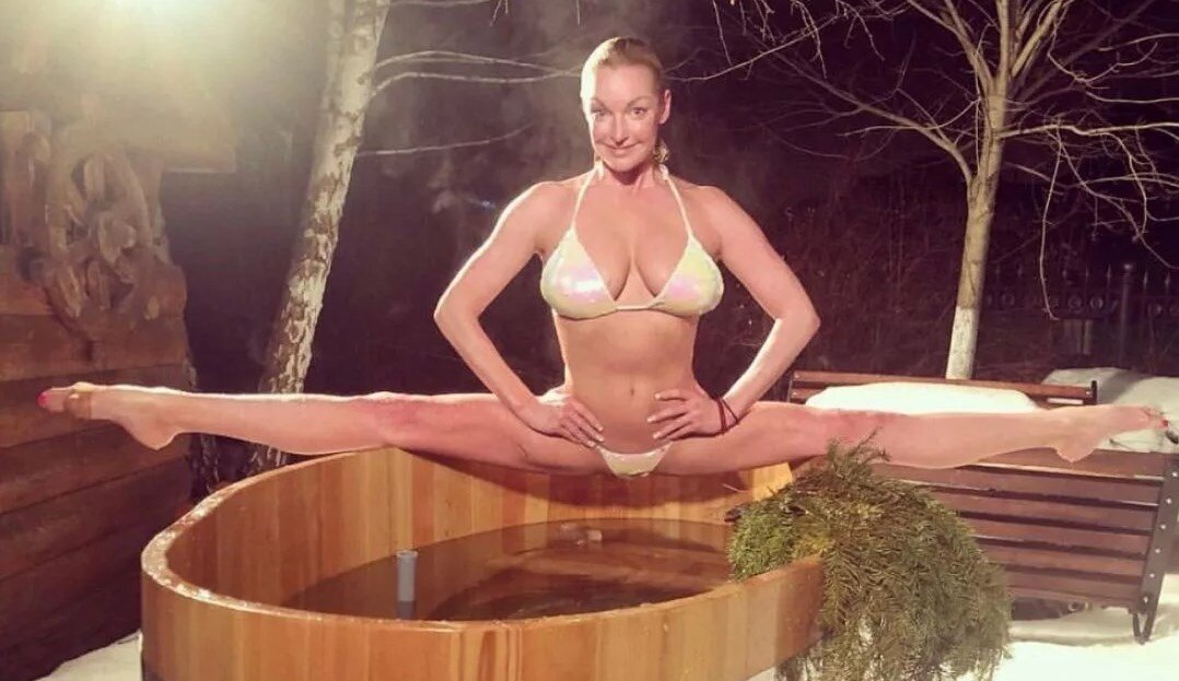 Волочкова на шпагате