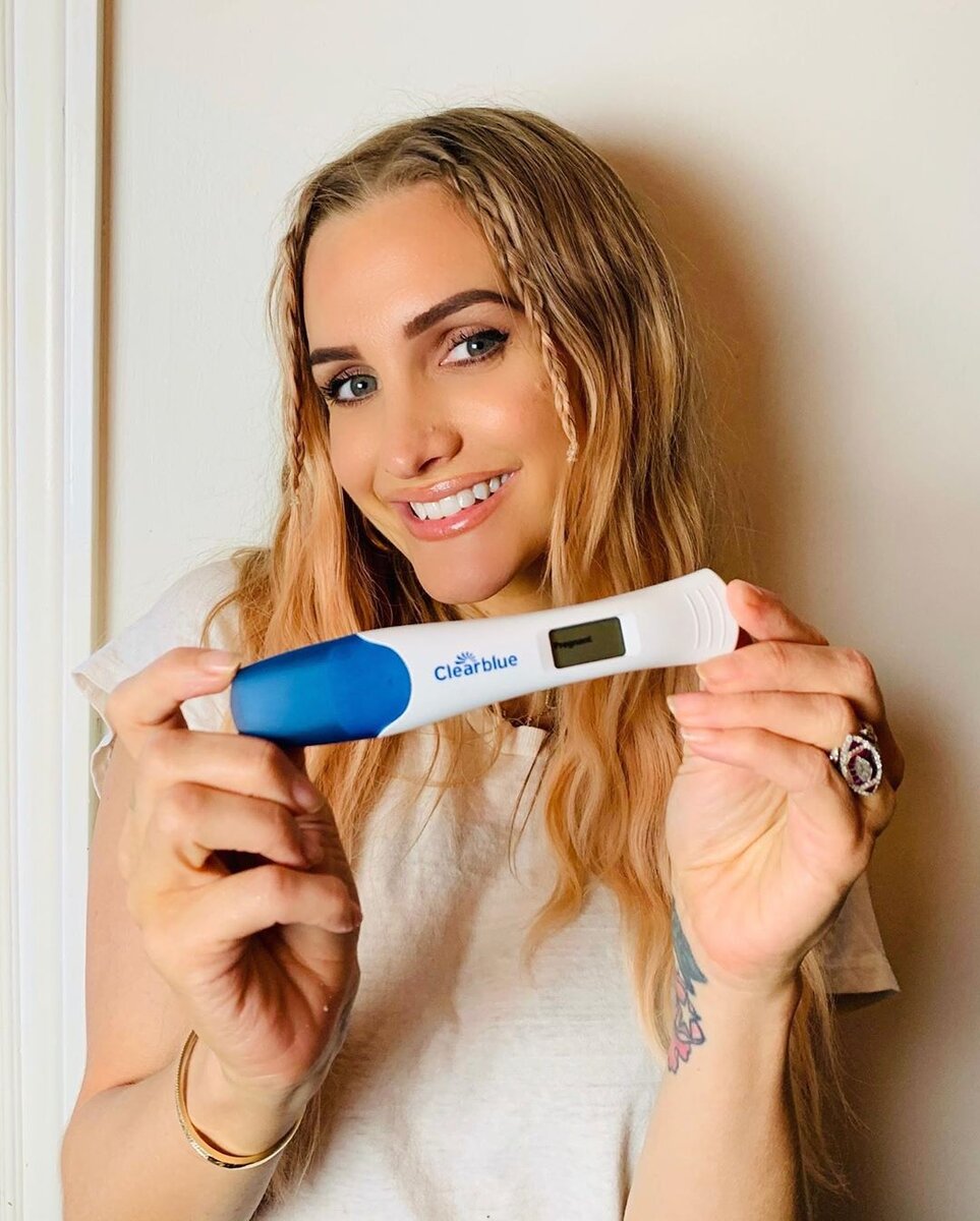 Эшли Симпсон объявляет о своей третьей беременности