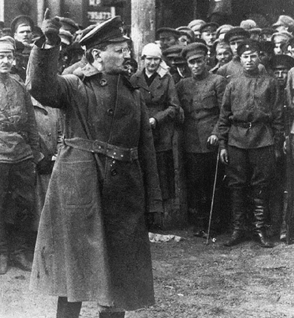 Троцкий лев давидович. Лев троцкий 1917. Лев троцкий революция. Лев троцкий. Лев давидович троцкий оратор.
