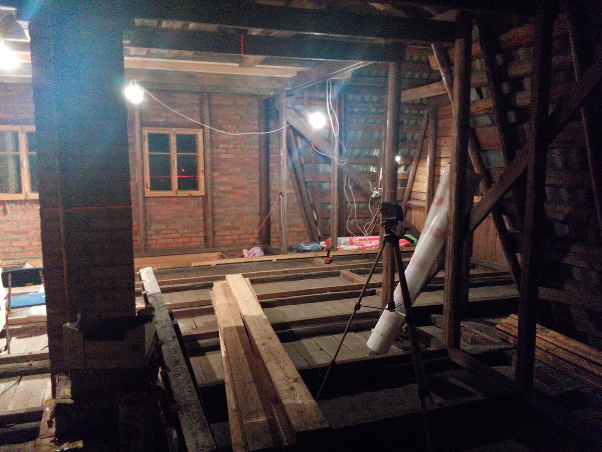 Второй этаж после вычистки шлака между балками