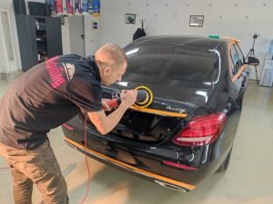 В зависимости от состояния машины мы можем предложить следующие виды полировки кузова: 