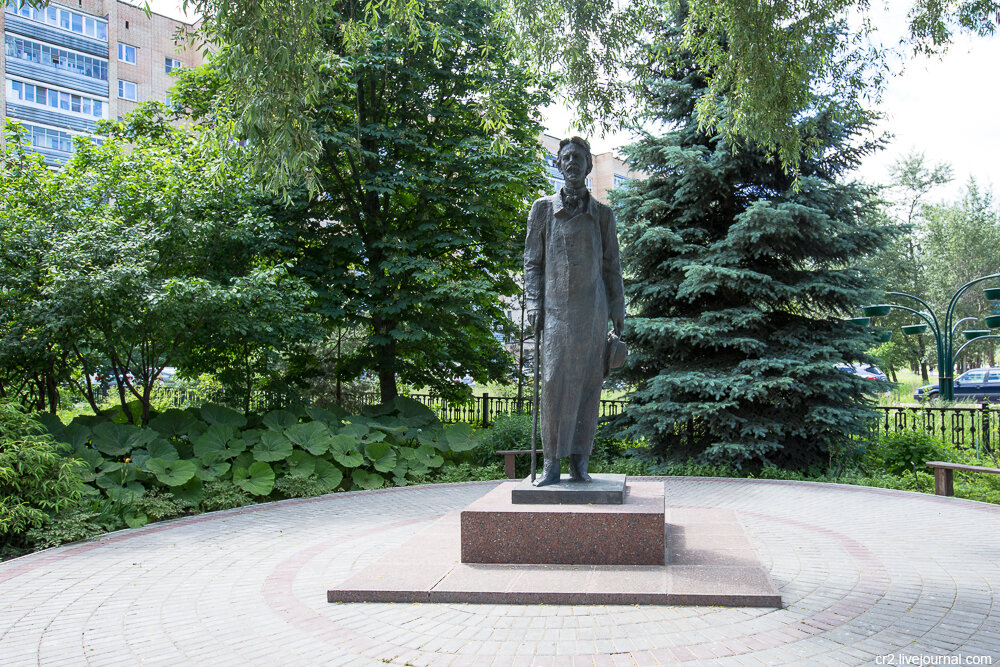 Памятник Антону Павловичу Чехову в городе Чехове. Московская область. Фото автора статьи 