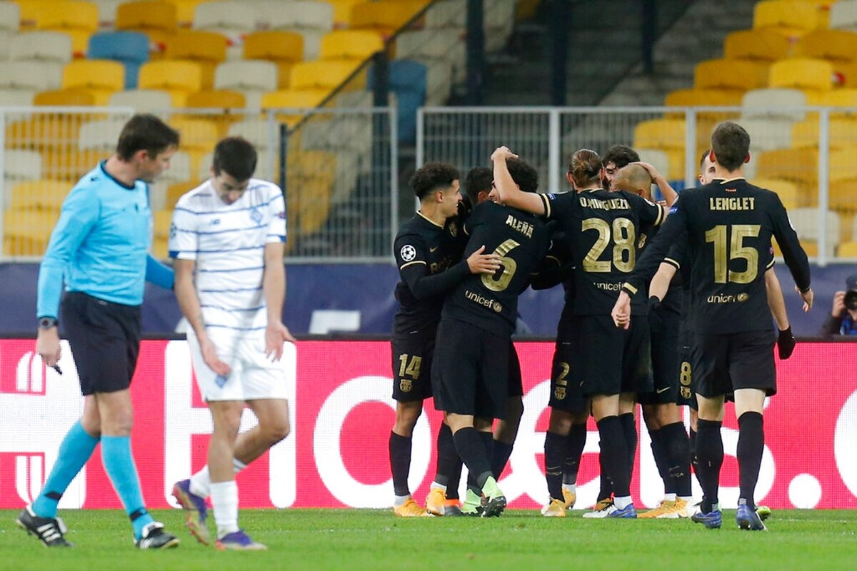 Фото с матча Динамо Киев - Барселона