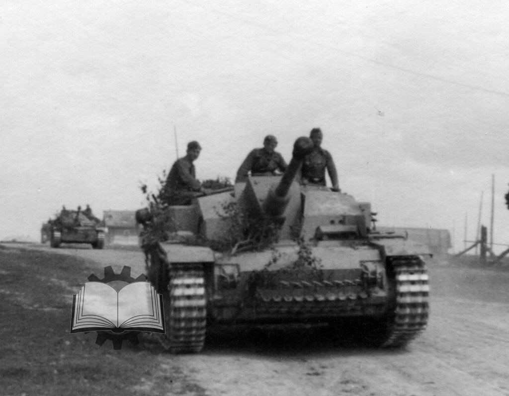 Один из первых StuG 40 Ausf.F, получивших дополнительную броневую защиту, лето 1942 года.