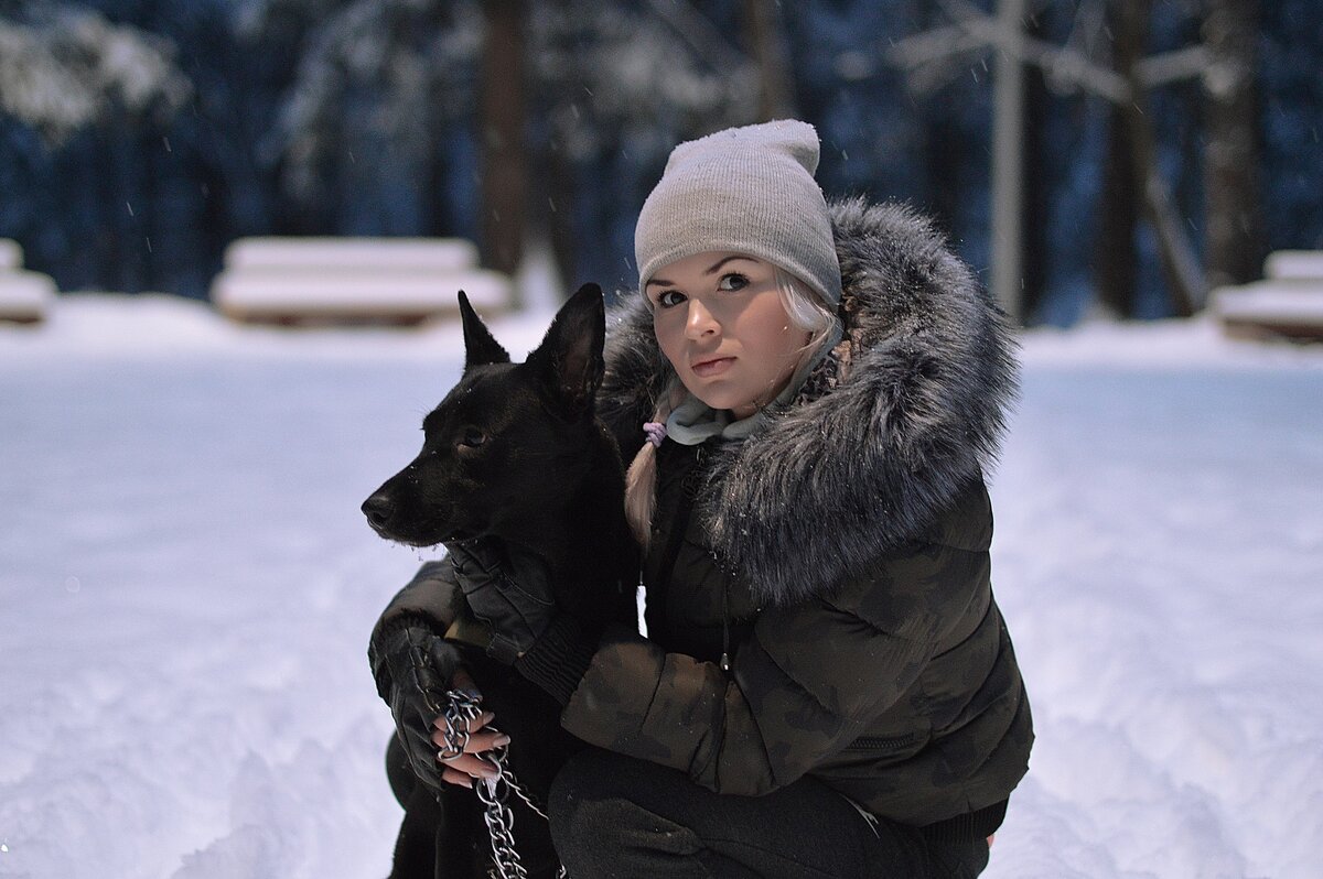 Девушка с собакой (Источник: https://pixabay.com/images/id-4597057/)