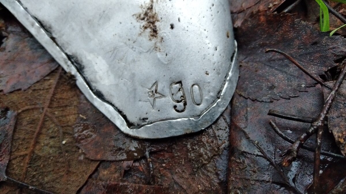 Деталь от самолета. 