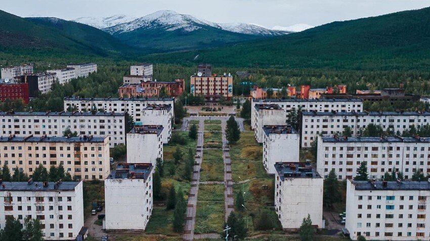 Полузаброшенный поселок на Колыме невероятной красоты (ФОТО) Узнай Россию Дзен