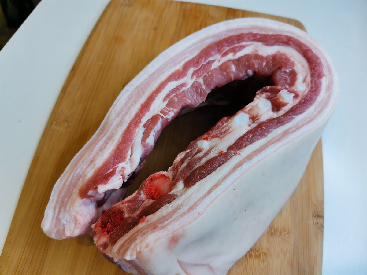 Какой русский не любит соленое сало? Я думаю, что найдется буквально единицы тех,  кто не любит соленое сало.