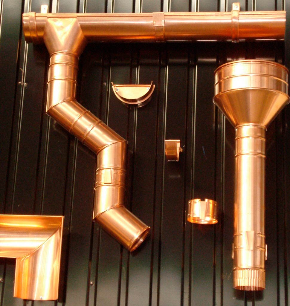 Медный водосток. Софиты аквасистем. Водосток aquasystem. Водосточная система медная кровля. Медный водосток аквасистем.