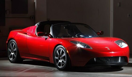 ФОТО ЭЛЕКТРОМОБИЛЯ '"ТЕСЛА" ОДНОИМЕННОЙ КОМПАНИИ ПРИНАДЛЕЖАЩЕЙ ИЛОНУ МАСКУ. ЭТА МОДЕЛЬ БЫЛА ЗАПУЩЕНА В КОСМОС  РАКЕТОЙ ФИРМЫ "SPACE" ПРИНАДЛЕЖАЩЕЙ ТАК ЖЕ ИЛОНУ. ИСТОЧНИК СВОБОДНЫЙ. 