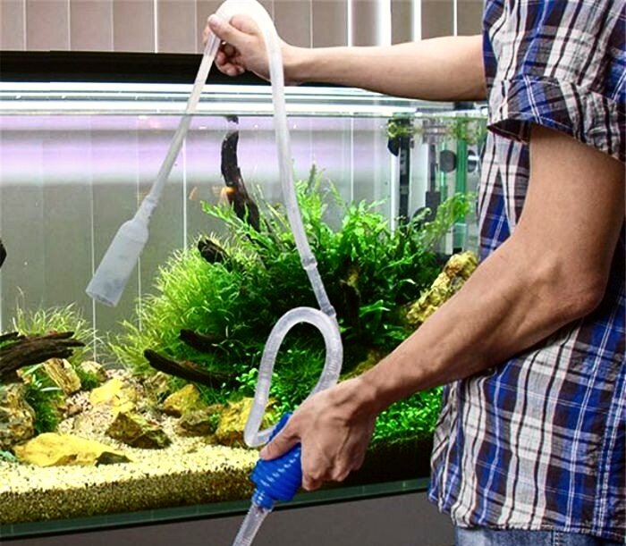 Выкачивание грязи сифоном