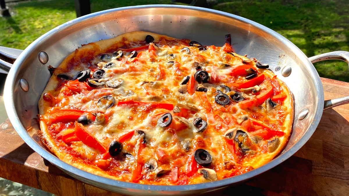 Быстрая пицца без дрожжей - рецепт приготовления с фото от пиццерии Cipollino Pizza на Подоле