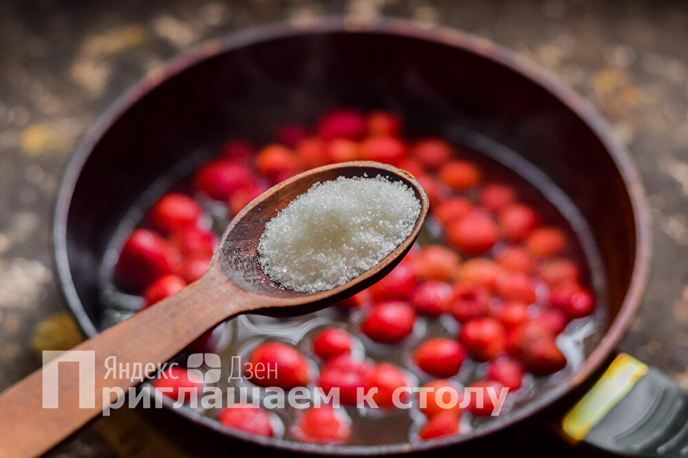 Жареное варенье на сковороде. Жареное варенье рецепт. Десерт который не нуждается в варении и жарки.