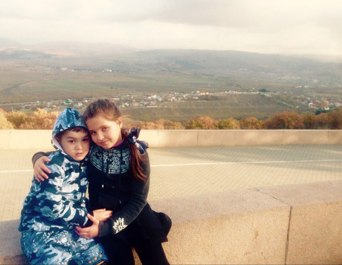 Катя и Виталик в Крыму.