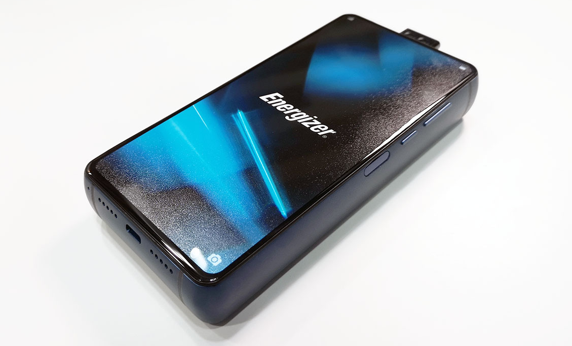 Energizer Power Max P18K имел батарею на 18000 мАч, что было безумно много. Правда, этот гигант так и не поступил в продажу, так что в гонке аккумуляторов он так и не поучаствовал