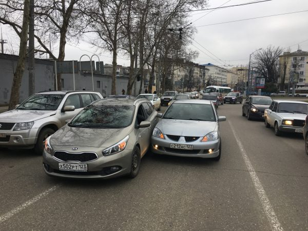 Согласно закону, нужно снизить скорость, чтобы избежать столкновения