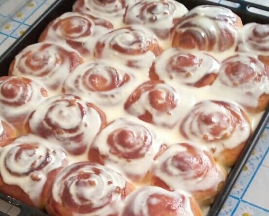 Фото автора. Классные булочки с сахаром и сметанковой глазури.