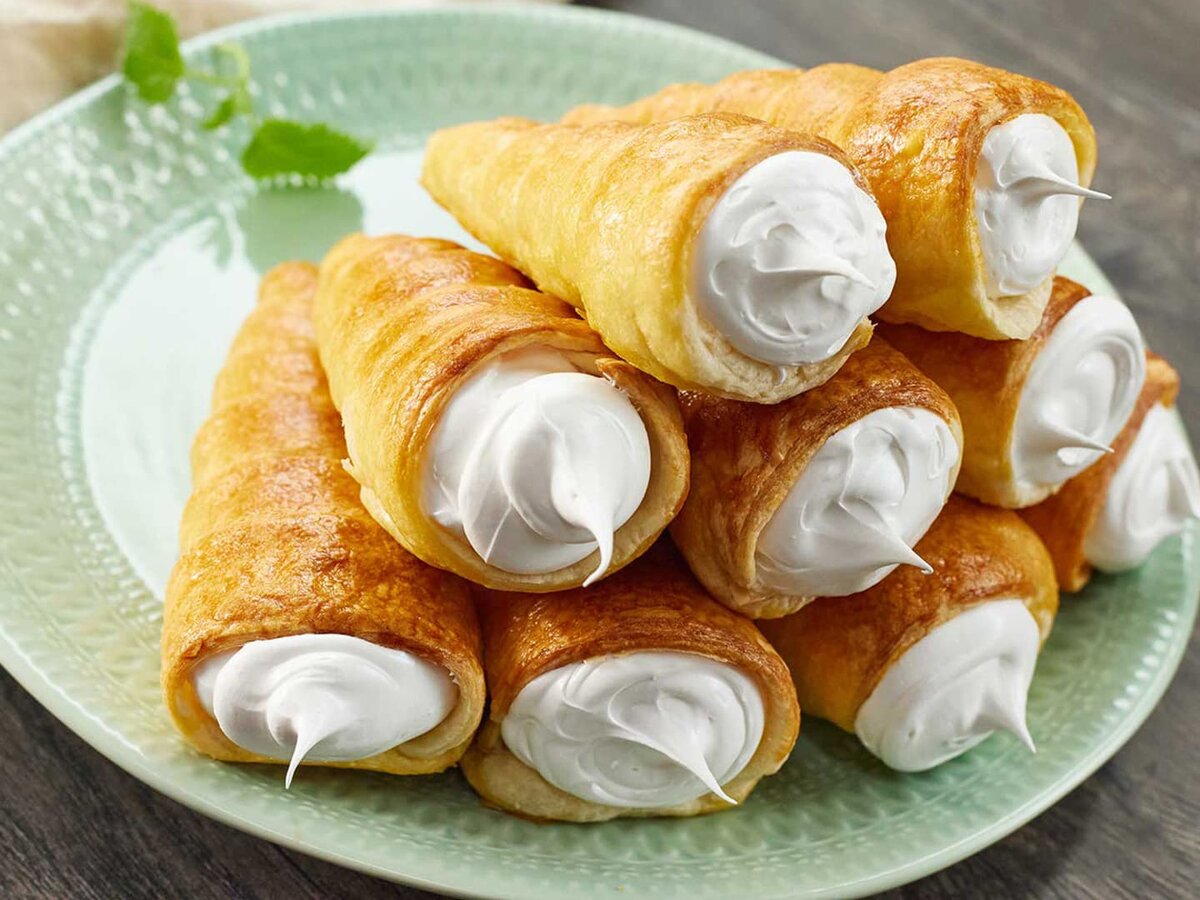 Пирожное трубочка с белковым кремом