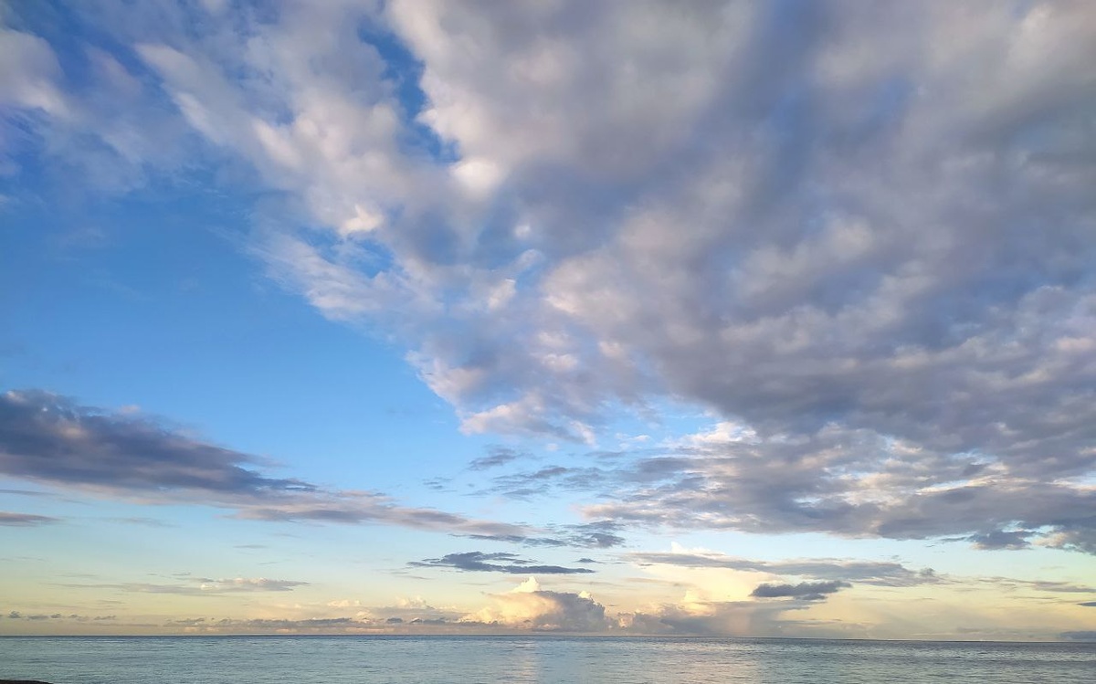 Не ищите повода для счастья — сами становитесь его источником. 