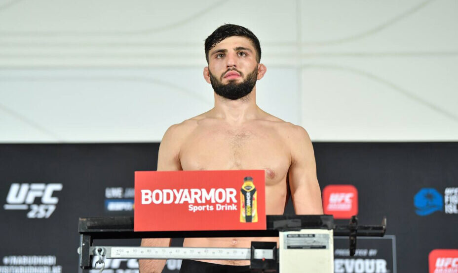    Царукян приближается к топ-5 легковесам UFC. Фото: UFC Russia