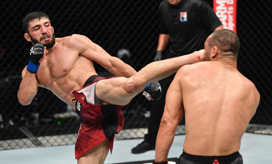    Арман Царукян победил Дамира Исмагулова в октагоне UFC. Фото: UFC Russia