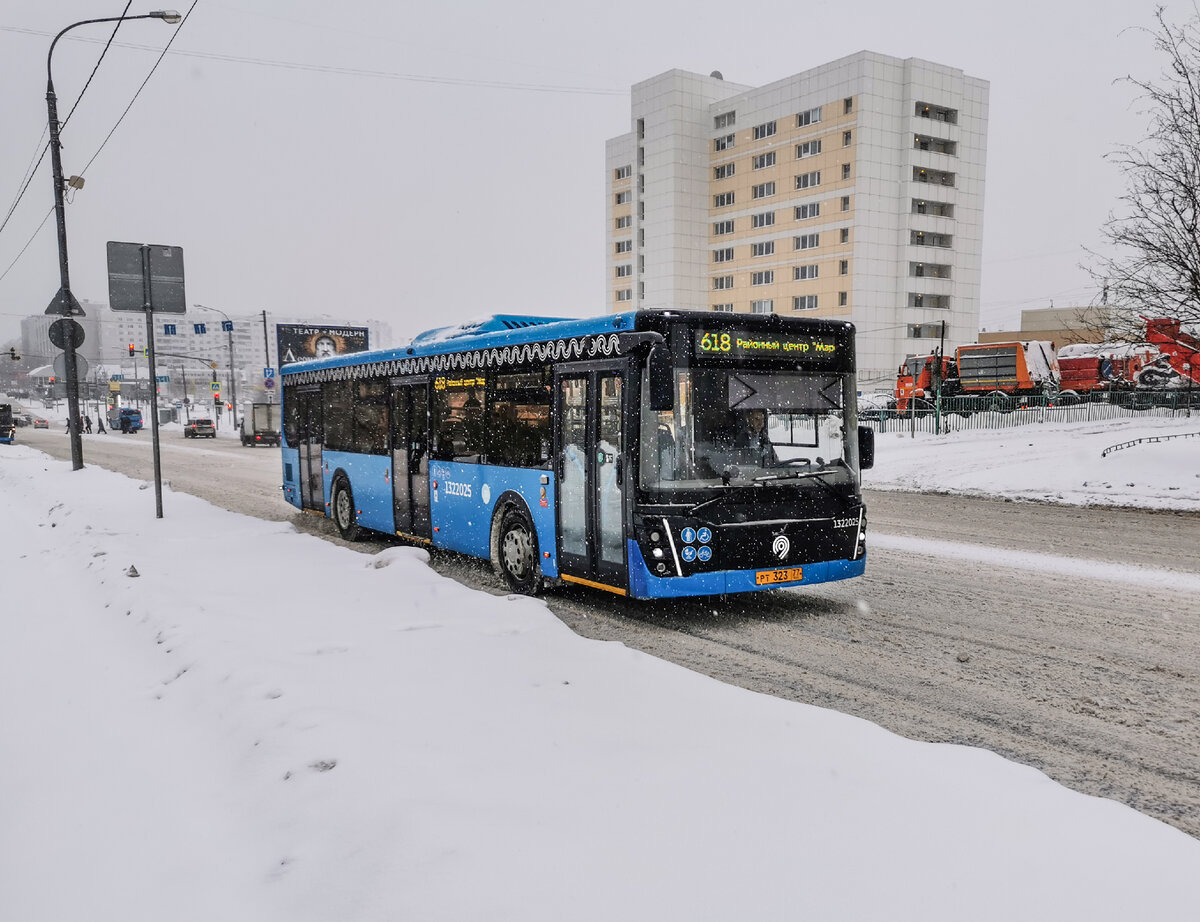 Ещё один автобус маршрута № 618. Автобус 1322025 ЛиАЗ-5292.