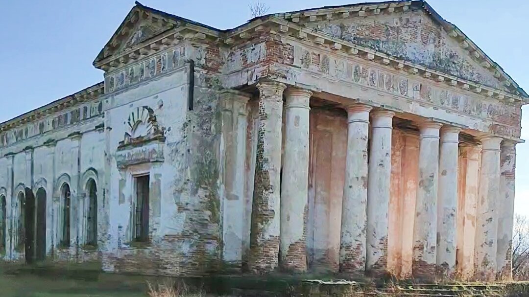 Руины храма Пресвятой Богородицы в селе Ключи. Вольский район.