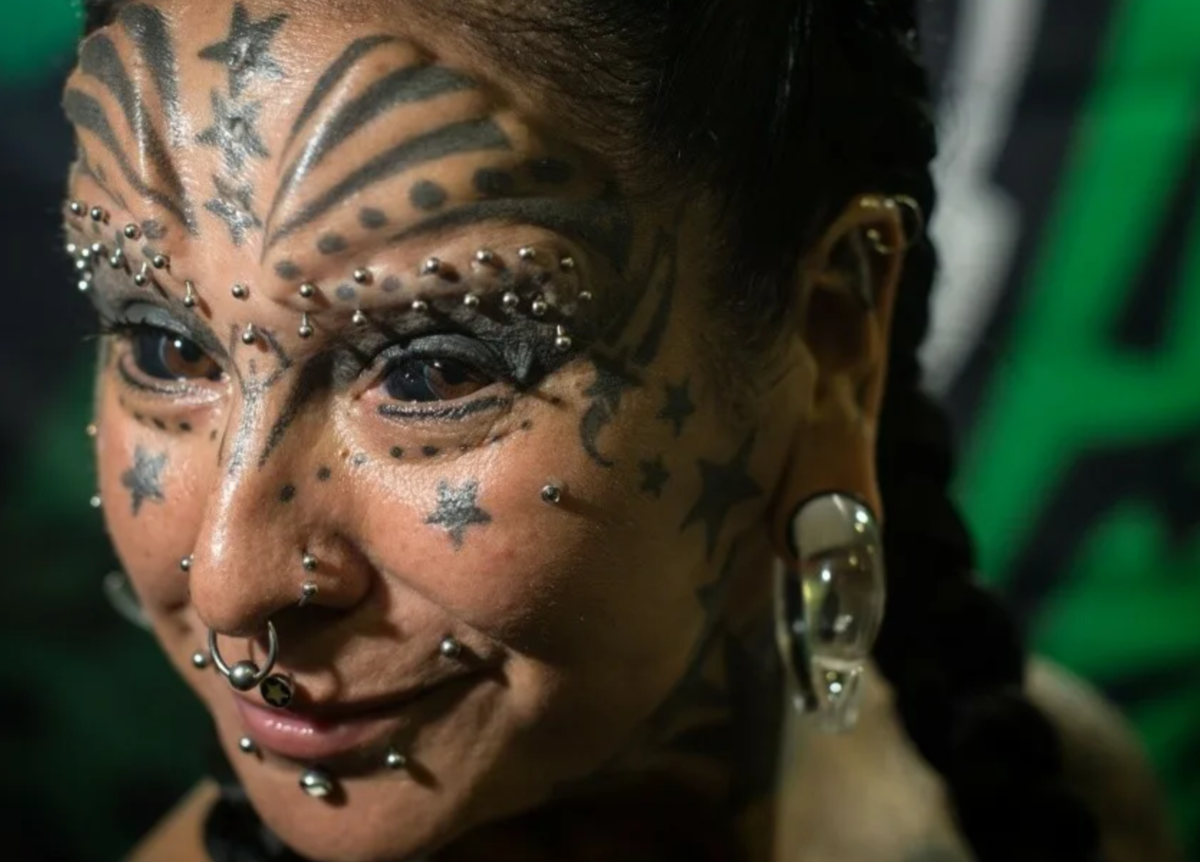 Парни в СКО делают татуировки на лице, чтобы откосить от армии