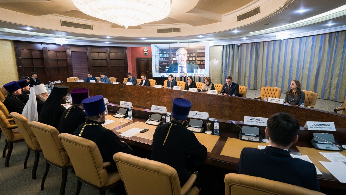    В Югре обсудили сохранение и укрепление традиционных ценностей