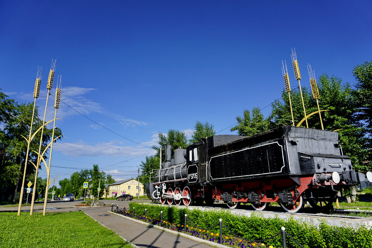 Сарапул, памятник паровозу Ов №3705
