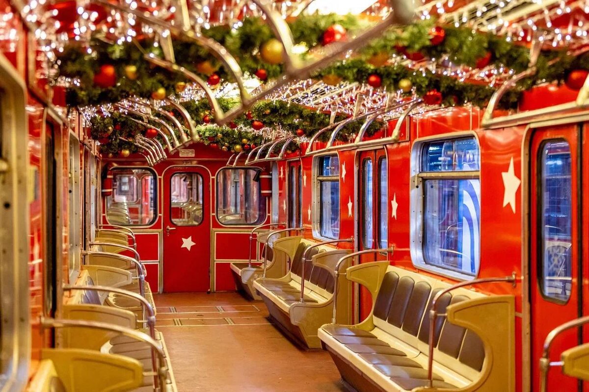 новогодний поезд в метро москвы