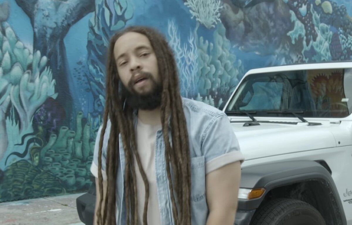     Джозеф Марли скрин из видео: соцсети