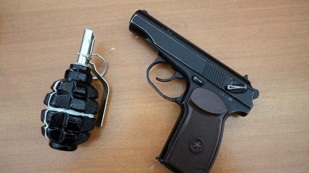     Мужчина угрожал взорвать продуктовый магазин в Шахунье Нижегородской области после того, как поссорился там с кассиршей. Об этом пишет Telegram-канал Ni Mash.