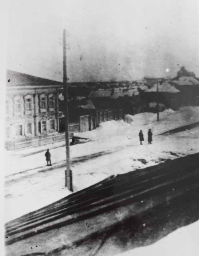 Редкая фотография 1943 года из коллекции Болотнинского районного историко-краеведческого музея – ровесница ноябрьского Указа Верховного Совета РСФСР 1943 года о присвоении рабочему поселку Болотное статуса города районного подчинения.