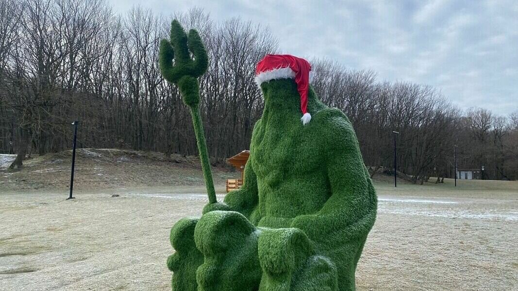     В городе новогодними колпаками дополнили три арт-объекта, об этом рассказали в администрации Ставрополя.