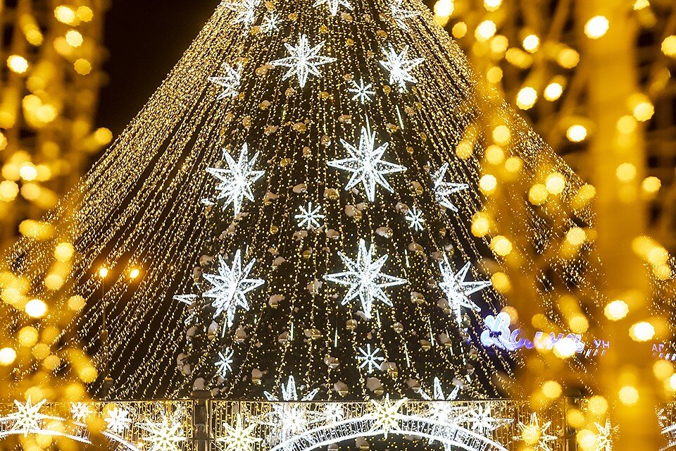     Мурманск всегда красиво украшают к Новому году. Антон ЗАБИРОВ