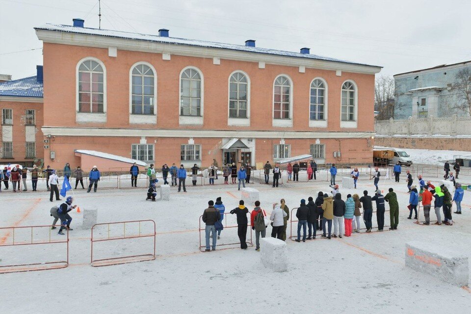     Зимой 2022/2023 на стадионе Профсоюзов в Мурманске может не появиться лед. Олег ФИЛОНОК