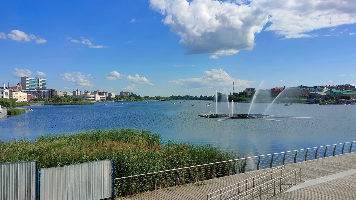 Кабан. Справа на берегу - Татарская слобода